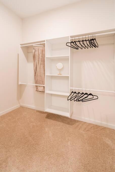 שרלוט Charming Cozy Apartment With Wi-Fi & Free Parking מראה חיצוני תמונה