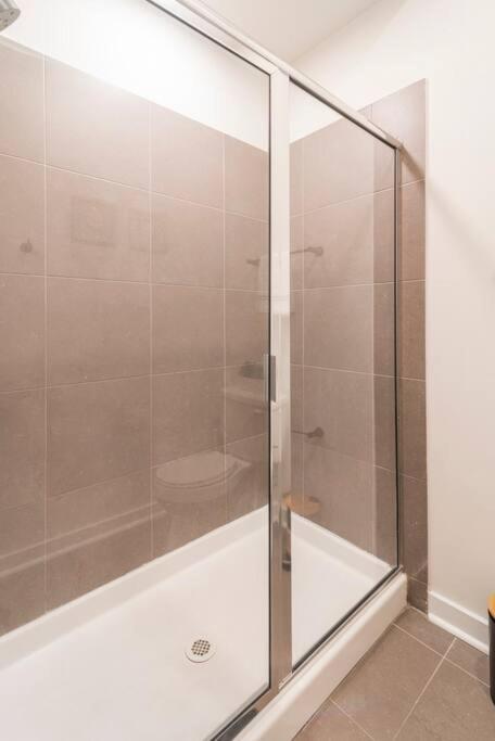 שרלוט Charming Cozy Apartment With Wi-Fi & Free Parking מראה חיצוני תמונה