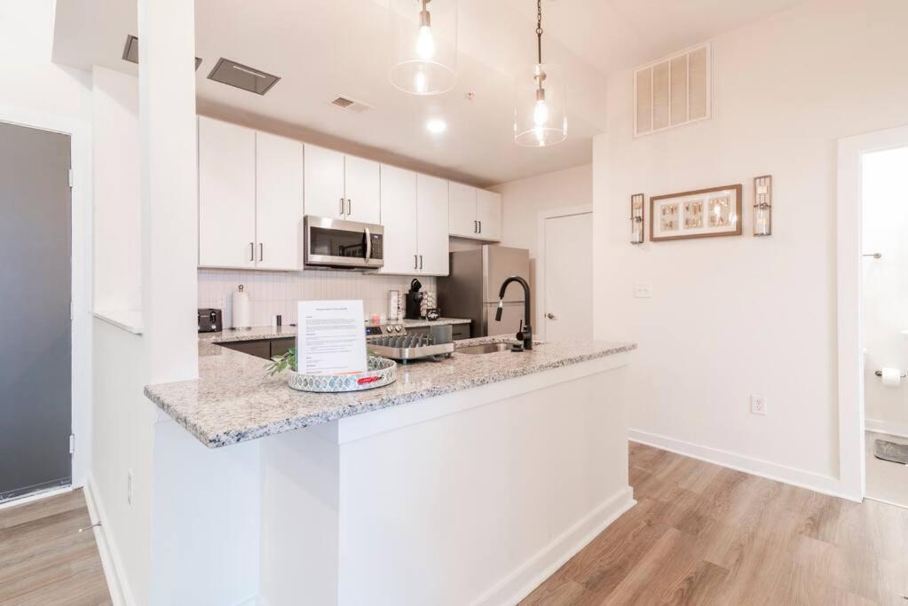 שרלוט Charming Cozy Apartment With Wi-Fi & Free Parking מראה חיצוני תמונה